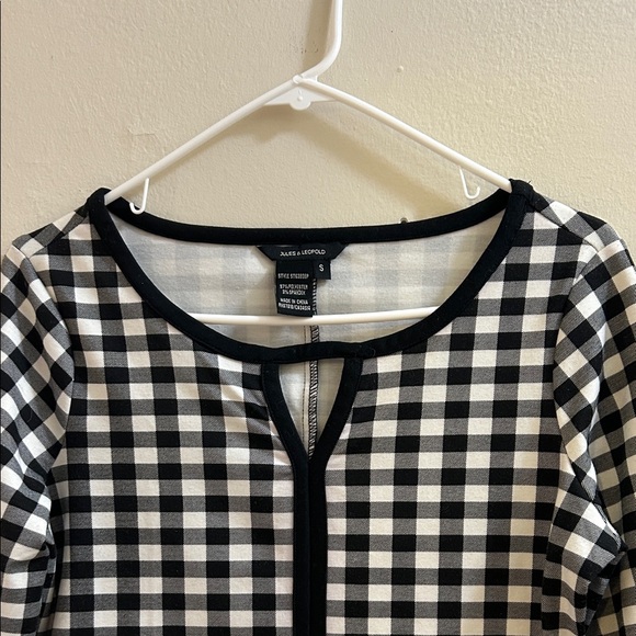 Jules & Leopold Black and Gray Top - Picture 3 of 8